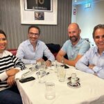 Pedro Ribeiro Instagram - Que ano espectacular, está primeira temporada do @_ofutebolemomento na Sport Tv. Uma nova casa para esta equipa, dezenas de programas e podcasts, fizemos o programa em estádios, o Barbosa ja tem Instagram, até uma manhã de radio fizemos todos! Sobretudo divertimo-nos, e percebemos que o programa tem público e que muita gente se revê na forma como tratamos o futebol. Obrigado a toda a gente da Sport Tv, que nos recebeu tão bem, e ao @placardjsc pela aposta. Nuno, Pedro e Cláudia, seguimos! ⚽️