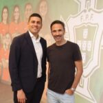 Pedro Ribeiro Instagram - Portugal no Mundial Feminino de Futebol. Hoje, no incrível espaço all in one do @bancobpi, conhecemos as convocadas para essa empolgante aventura, que vai acontecer na Nova Zelândia e Austrália. O apuramento para o Mundial é de cada jogadora da seleção, do selecionador de todo o draft, mas é de todas as meninas que jogaram às escondidas ou contra a vontade do preconceito, todos os pais e mães que as levaram aos treinos, tantas vezes em campos sem condições, em horários que mais ninguém queria, quando era possível. Todas as jogadoras que teimaram, não desistiram, não vergaram ao insulto nem ao preconceito, nunca hesitaram no amor por essa coisa única e universal: o incomparável prazer de chutar uma bola, fazer um grande golo, uma grande defesa, uma finta ou um corte decisivo. Essa energia única é universal. É de todos. E finalmente também é de todas. A história e o futebol das Navegadoras mostra que todos os sonhos são legítimos. Até…ganharmos um dia um Mundial. Parabéns à federação portuguesa de futebol, ao parceiro da primeira hora, BPI e sobretudo a elas, as craques. Vamos @portugal! Força Navegadoras! #bancoBPI #ÉumaMenina #portugal