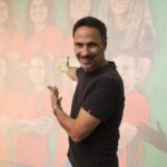Pedro Ribeiro Instagram - Portugal no Mundial Feminino de Futebol. Hoje, no incrível espaço all in one do @bancobpi, conhecemos as convocadas para essa empolgante aventura, que vai acontecer na Nova Zelândia e Austrália. O apuramento para o Mundial é de cada jogadora da seleção, do selecionador de todo o draft, mas é de todas as meninas que jogaram às escondidas ou contra a vontade do preconceito, todos os pais e mães que as levaram aos treinos, tantas vezes em campos sem condições, em horários que mais ninguém queria, quando era possível. Todas as jogadoras que teimaram, não desistiram, não vergaram ao insulto nem ao preconceito, nunca hesitaram no amor por essa coisa única e universal: o incomparável prazer de chutar uma bola, fazer um grande golo, uma grande defesa, uma finta ou um corte decisivo. Essa energia única é universal. É de todos. E finalmente também é de todas. A história e o futebol das Navegadoras mostra que todos os sonhos são legítimos. Até…ganharmos um dia um Mundial. Parabéns à federação portuguesa de futebol, ao parceiro da primeira hora, BPI e sobretudo a elas, as craques. Vamos @portugal! Força Navegadoras! #bancoBPI #ÉumaMenina #portugal