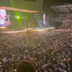 Pedro Ribeiro Instagram - Uma semana cheia. Os Coldplay são uns porreiros e o Chris Martin então…saiu melhor que a encomenda: simpático, cativante, boa conversa, e um olhar profundo que mostra que está mesmo a ouvir, está mesmo atento, está ali. Valeu! (Conversas com os Coldplay em Coimbra disponíveis no site da Comercial) Coimbra, obrigado. Que dias, estes. (Desculpa Chris, escolhi a fotografia em que ficaste pior! 🤦🏻‍♂️😂)