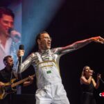 Pedro Ribeiro Instagram - De um fim de semana no Porto. Concertos inesquecíveis, obrigado público da invicta! Obrigado também à @massimodutti (e à @favoritepeoplestore 🙂) Obrigado ao @hiltonportogaia , @enoteca17.56 pelos almoços e à Franklin que nos transportou em modo banda Rock. Obrigado a toda a equipa, e um abraço especial ao João Pedro, que não pôde estar mas esteve sempre. Vera, Nuno e Vasco: seguimos! 💪 Super Bock Arena