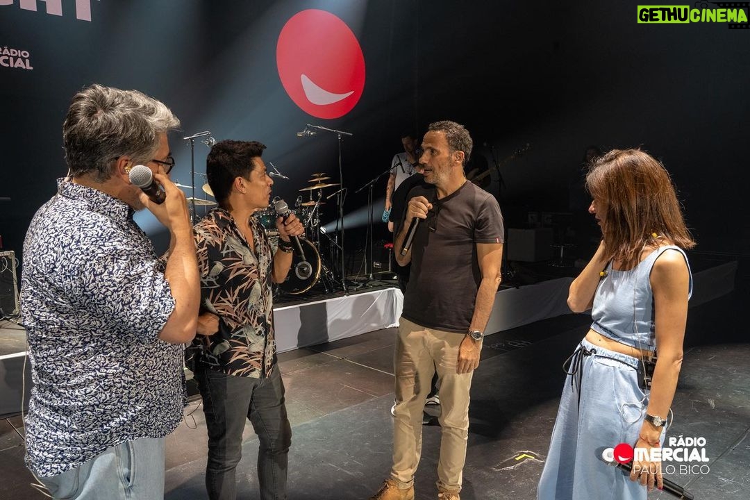 Pedro Ribeiro Instagram - De um fim de semana no Porto. Concertos inesquecíveis, obrigado público da invicta! Obrigado também à @massimodutti (e à @favoritepeoplestore 🙂) Obrigado ao @hiltonportogaia , @enoteca17.56 pelos almoços e à Franklin que nos transportou em modo banda Rock. Obrigado a toda a equipa, e um abraço especial ao João Pedro, que não pôde estar mas esteve sempre. Vera, Nuno e Vasco: seguimos! 💪 Super Bock Arena