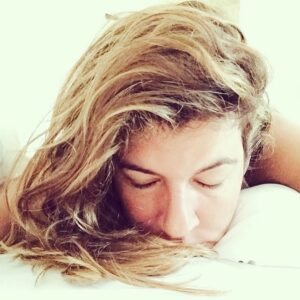 Pedro Ribeiro Instagram - Todos os dias são dias da Rita, mas 5 de Abril é especial. 
A minha Favorite People faz anos hoje. Parabéns meu amor. 
Vai ser cá um dia! 🍾🎉🎊