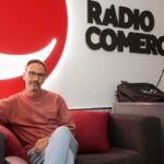 Pedro Ribeiro Instagram - A maioridade. 18 anos à frente da Rádio Comercial. Longe vão os 6,2 de audiência, quando hoje vivemos à volta dos 20. O sonho da inédita liderança e agora estes anos todos a liderar. Dos primeiros tempos, de inocência, inexperiência e absoluto terror de falhar, guardo, intactas: a mesma paixão, e uma ideia para esta estação de rádio. Uma visão do que é e do que pode ser. Numa altura em que passo os dias a olhar para o futuro, é um prazer, hoje, olhar para trás e poder desfrutar de tudo o que se viveu. Obrigado a todas as equipas desde então, toda a gente. A todos os ouvintes. Os que já estavam connosco em 2005 e os que se foram juntando. Um dia, quando alguém falar de mim, eu serei o “Pedro Ribeiro da Comercial “ Essa ideia enche-me de orgulho e gratidão em partes iguais. 18 anos. Quem diria? Em frente, que há muito por criar e para dar a ouvir, em casa, no carro, em todo o lado.