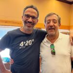 Pedro Ribeiro Instagram - O miúdo que juntou dinheiro para comprar bilhete para ver Rui Veloso no Pavilhão de Paço de Arcos em 1986, teve uma manhã muito feliz. E levou os vinis para o grande Rui Veloso assinar. A vida a acontecer.