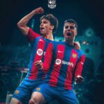 Pedro Ribeiro Instagram - Barcelona é especial. Fui lá muitas vezes, ao longo da minha vida, fiz vários relatos de jogos em Camp Nou, onde também já vi os u2. E fiz a cobertura de umas olimpíadas (a segunda imagem vem daí, desse verão mágico de 92). Passei lá férias com amigos, há muitos anos. Vi o Rodrigo falhar um golo feito. E já joguei, eu próprio, naquele relvado, uma vez! A Sombra do Vento é um dos livros da minha vida. Também já vi os U2 em Montjuic, o estádio olímpico onde o Barça joga, enquanto o seu estádio está em obras. Adoro a cidade, e costumo dizer que seria uma cidade onde viveria, na boa. Esta semana, a notícia da ida de Félix (tem de ser agora, miúdo) e Cancelo (super jogador também) deixou-me contente, confesso adepto culé que sou. Não sei se o Barça é “mais que um clube”, acho que todo o adepto dirá isso do seu próprio clube. Mas sei que há ali uma mentalidade, uma cultura, uma ideia. De que gosto, porque me apaixonei pela cidade, há muitos anos. O clube veio depois, e a minha relação com ele é intermitente, na verdade. Estava mais ligado, quando la brilharam Ronaldinho, Messi, Ronaldo fenómeno, Figo, Romário, Guardiola, Xavi e Iniesta. Adoro o Barça, apesar dos equipamentos serem, regra geral, horríveis. Acho que agora, com estes reforços tugas, vou ficar mais próximo outra vez. E com vontade de percorrer aquelas ruas, de novo. Jantar na Cerveceria Catalana ou no El Nacional, ou mesmo conseguir finalmente uma mesa no Disfrutar. Ou simplesmente voltar às tapas do Bar Lobo, perto das Ramblas. Parque Güel, Porto Olímpico, Passeio da Grácia, Sagrada Família. E, em podendo, ir à bola, claro. Barcelona é especial, não sei se já vos disse.