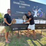 Pedro Ribeiro Instagram - O Pedro Plantier é um mago do Padel tuga, com as suas incríveis raquetes @corkpadel, e esta é a minha reação quando ele me desafia para um jogo. (O chamado riso nervoso) Ouçam as dicas do Pitucas na @m80radioportugal sobre este desporto que tantos praticantes ganhou em Portugal nos últimos anos. Muito pelo mérito deste rapaz, que merece tudo. A malta encontra-se…na praia, Pitucas! 😂