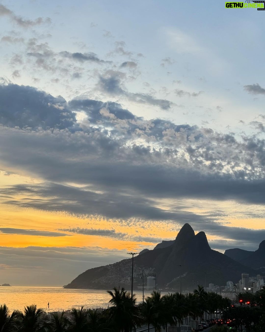 Pedro Ribeiro Instagram - O Brasil. Voltar sempre. 💚💛