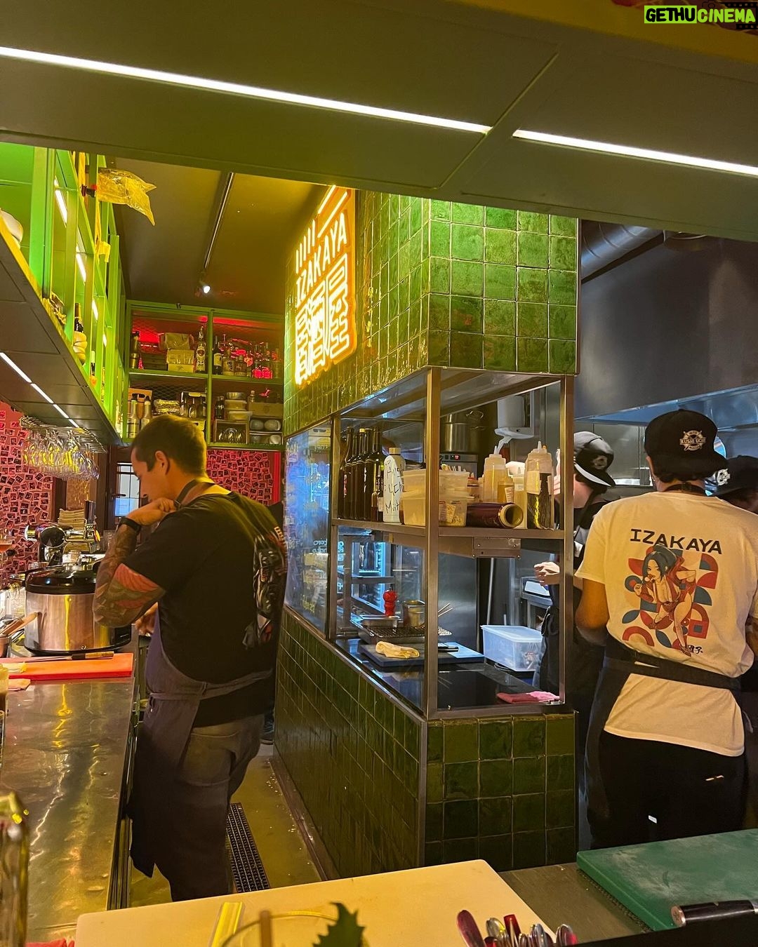 Pedro Ribeiro Instagram - Felizmente, já fui a muitos restaurantes extraordinários, na minha vida. O @izakaya.cascais entra facilmente para o top 10. Que sonho, tudo. Izakaya Cascais