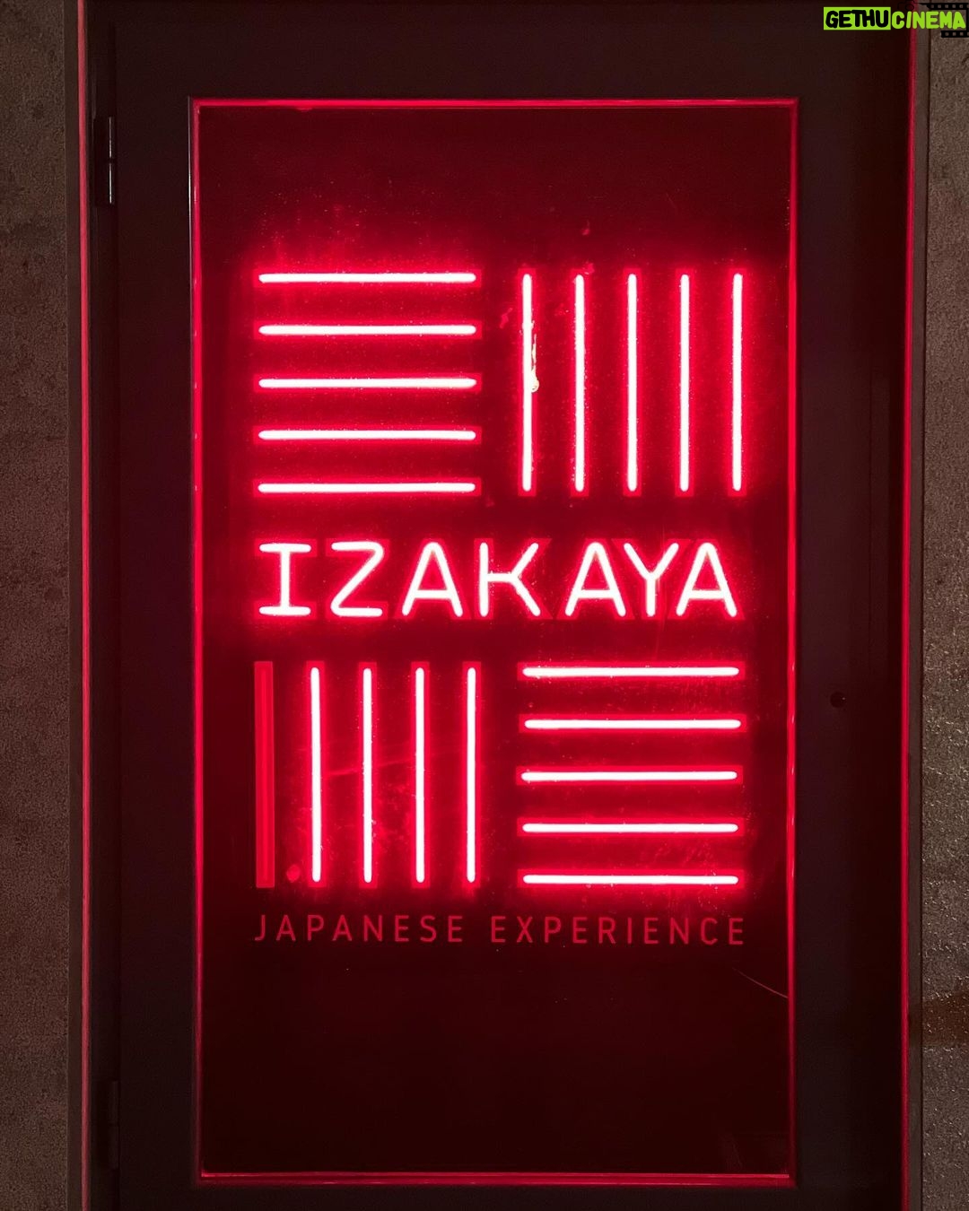 Pedro Ribeiro Instagram - Felizmente, já fui a muitos restaurantes extraordinários, na minha vida. O @izakaya.cascais entra facilmente para o top 10. Que sonho, tudo. Izakaya Cascais
