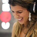 Pedro Ribeiro Instagram - Perguntem a qualquer pessoa que tenha feito Rádio, se não tem saudades. Se não sente sempre que falta qualquer coisa, mesmo que a vida esteja a correr bem noutra qualquer coisa a que se dedique. É assim. Agora imagine para alguém que fez rádio, diariamente, durante 20 anos! Hoje, a Rita volta à Comercial, e percebe-se bem a emoção dela e dos ouvintes que lhe passam a sua alegria a partir do instante em que ouvem o seu tão característico e inconfundível “bom dia!” A Favorite People vai de vento em popa…mas faltava a Rádio na vida da Rita. E a Rita fazia falta à Rádio. Tudo certo. Bem-vinda de volta, Rita. Que bom sentir-te tão feliz, aí nesse estúdio, que também é casa. Tínhamos todos muitas saudades! ❤️