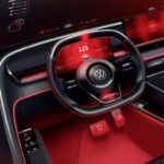 Pedro Ribeiro Instagram - Together in Electric Dreams. Acabo de ver, na SIC, uma reportagem sobre o Salão Automóvel de Munique. Parece que a eletrificação é definitiva. Durante muito tempo, julguei que o Hidrogénio acabasse por ser a nova via, depois dos motores de combustão. Como apaixonado por carros, embora totalmente ignorante em matéria de motores, binários e afins, assisto, deslumbrado, a esta explosão de novos modelos e a esta afirmação do Eletrico, numa industria em que até a origem geográfica dos carros ganha novos protagonistas com as marcas chinesas à frente, a baralhar as contas todas. E, neste caso, a jogar em casa do adversário, a Alemanha do Grupo VW, da Mercedes, da Porsche, da BMW. A mim, separa-me do carro elétrico a questão da autonomia, mas admito que seja preconceito ou mero desconhecimento, e que seja mais simples do que parece. O futuro da condução é elétrico, e o futuro, na verdade, já está aí, silenciosamente, à espreita. Promete. 💡