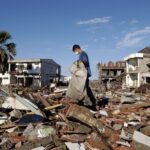 Pedro Ribeiro Instagram - 26 de Dezembro de 2004. No tsunami mais devastador de que há memória, mais de 200 mil pessoas perderam a vida. Mónica estava de férias com os pais, na Tailândia, tinha 13 anos e sobreviveu. “Não havia tempo para ter medo”, é uma das frases que guardo do primeiro episódio do podcast “Inacreditável”, da Inês Castel Branco para a Comercial. Um testemunho extraordinário de uma menina que perde os pais mas sai do trauma, do horror, do vazio, a acreditar no amor ao próximo. E na fé. Ouça-se a sua história. No site e app da Comercial e em todas as plataformas de podcast. Novos episódios, todas as quartas-feiras. Rádio Comercial