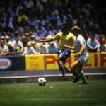 Pelé Instagram - Hoje um grande amigo do Rei, Sir Bobby Charlton, nos deixou. Agora, os dois cavaleiros da Coroa Britânica poderão jogar bola no céu. A Pelé Foundation lamenta profundamente essa notícia e transmite seu pesar e carinho para sua esposa, Lady Norma, familiares e amigos. . Today a great friend of the King, Sir Bobby Charlton, left us. Now, the two knights of the British Crown will be able to play football in heaven. The Pelé Foundation deeply regrets this news and conveys its regret and affection to his wife Lady Norma, family and friends.
