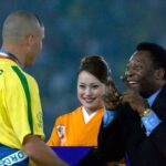 Pelé Instagram - Receber esse olhar e esse abraço do Rei Pelé deve ser uma experiência incrível, né, @ronaldo? Como presente em seu dia, a Pelé Foundation divide essa lembrança inesquecível para você e para todos os brasileiros. Feliz aniversário, Fenômeno! . Getting that look and that hug from Rei Pelé must be an incredible experience, right, @ronaldo? As a gift on your day, the Pelé Foundation shares this unforgettable memory for you and for all Brazilians. Happy birthday, Fenômeno!