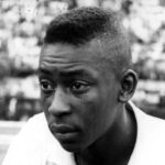 Pelé Instagram - Simplesmente histórico! Neste dia, em 1956, Pelé jogou a sua primeira partida profissional de futebol. O Rei, com apenas 15 anos, fez a sua estreia em 7 de setembro, contra o Corinthians de Santo André. O @santosfc saiu vitorioso do confronto, com um placar de 7 a 1. Este também foi o dia em que Pelé marcou o primeiro gol como atleta profissional. O resto da história, todos nós sabemos. . Simply historic! On this day in 1956, Pelé played his first professional football match. The King, aged just 15, made his debut on September 7 against Corinthians de Santo André. @santosfc emerged victorious from the match, with a score of 7 to 1. This was also the day that Pelé scored his first goal as a professional athlete. The rest of the story, we all know.