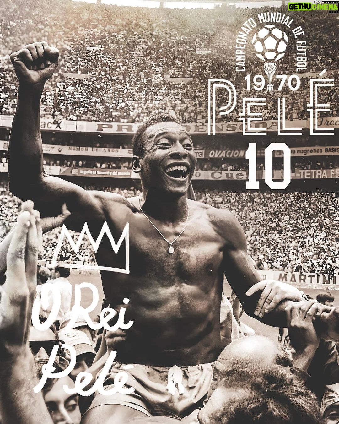 Pelé Instagram - “Tem sempre alguém lá fora tentando ser melhor que você, treinando mais do que você.” Pelé tinha mais do que somente um talento nato no futebol. Ele tinha uma ética profissional que correspondia. Sem ela, não existiria o Rei Pelé. Se você quer ser como o GOAT, você deve se esforçar como o GOAT. Novos produtos - @Rootsoffight x Pelé | Compre agora em pele10.org Link na bio #RootsofFight #KingPele #KnowYourRoots . “There is always someone out there getting better than you by training harder than you.” Pelé had more than a god given talent for football. He had the work ethic to match. Without that, there would be no King Pelé. If you want to be like the GOAT, you have to work like the GOAT. New Arrival - @Rootsoffight x Pelé | Shop now at pele10.org Link in bio #RootsofFight #KingPele #KnowYourRoots