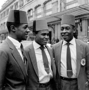 Pelé Instagram - O Rei Pelé amava comprar e usar chapéus de países onde visitava pelas excursões que fazia com o Santos ou Seleção Brasileira. Encontramos essas fotos raras do Rei em suas excursões pelo mundo com o acessório. Você consegue adivinhar em quais países ele estava nas fotos?
.
King Pelé loved to buy and wear hats from countries where he visited for the excursions he made with Santos or the Brazilian National Team. We found these rare photos of the King on his world tours with the accessory. Can you guess which countries he was in in the photos?