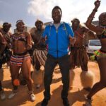 Pelé Instagram - A diversidade cultural é o que garante a riqueza da nossa civilização. Rei Pelé realizou, por meio de diversas missões solidárias, justas homenagens a todos os povos do mundo e suas diferentes formas de manifestar suas tradições. Devemos aprender a amar as diferenças entre nós, pois são elas que fazem o nosso mundo tão belo. Hoje, as sociedades são multiétnicas, multirreligiosas e multiculturais. Isso é um tesouro, não uma ameaça. A Pelé Foundation acredita neste legado. . Cultural diversity is what guarantees the richness of our civilization. King Pelé carried out, through various solidarity missions, fair tributes to all the peoples of the world and their different ways of manifesting their traditions. We have to recognize this great power. We must learn to love the differences between us, for they are what make our world so beautiful. Societies today are multi-ethnic, multi-religious and multi-cultural. That's a treasure, not a threat. The Pelé Foundation believes in this legacy.