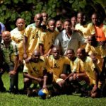Pelé Instagram - No Dia Mundial da África, compartilhamos com vocês essa foto do Rei Pelé em missão humanitária no Gabão. Uma das várias ações solidárias que solidificaram a criação da Pelé Foundation. Viva a África! . On World Africa Day, we share with you this photo of King Pelé on a humanitarian mission in Gabon. One of several solidarity actions that solidified the creation of the Pelé Foundation. Long live Africa!