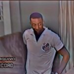Pelé Instagram - Este vídeo é pura nostalgia. Sorria lembrando da Família Trapo, com Pelé participando ao lado de lendas da comédia brasileira, como Jô Soares e Golias. O Rei era apaixonado por cultura e amava dar boas risadas. . This video is pure nostalgia. Smile remembering the Trapo Family, with Pelé participating alongside Brazilian comedy legends, such as Jô Soares and Golias. The King was passionate about culture and loved to have a good laugh.