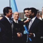 Pelé Instagram – Em abril de 1994, Rei Pelé foi nomeado Campeão do Esporte pela UNESCO. Desde então, criou campanhas maravilhosas para as crianças, como a Children in Need, em 1996, e a Partida do Coração, em 2000, que enviou uma mensagem de paz para Israel e Palestina. Neste jogo, em que o Rei deu o pontapé inicial,  palestinos e israelenses representaram o mesmo time. A ação reuniu também muitas celebridades, desde cantores italianos até @michaelschumacher e Roberto Baggio, o que gerou repercussões em todo o mundo e angariou fundos para a educação das crianças da região. 
.
In April, 1994, Rei Pelé was nominated UNESCO Champion for Sport. Since then, created marvelous campaigns for children, such as Children in Need, in 1996, and Match of the Heart, in 2000, which sent a message of peace to Israel and Palestine. In this game, in which the Rei gave the first kick, Palestinians and Israelis played on the same team. The action brought together a lot of celebrities, from Italian singers to @michaelschumacher and Roberto Baggio, which made it reverberate all over the world and raised funds for the education of children in the region.