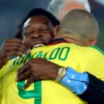 Pelé Instagram - Receber esse olhar e esse abraço do Rei Pelé deve ser uma experiência incrível, né, @ronaldo? Como presente em seu dia, a Pelé Foundation divide essa lembrança inesquecível para você e para todos os brasileiros. Feliz aniversário, Fenômeno! . Getting that look and that hug from Rei Pelé must be an incredible experience, right, @ronaldo? As a gift on your day, the Pelé Foundation shares this unforgettable memory for you and for all Brazilians. Happy birthday, Fenômeno!