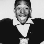 Pelé Instagram - Nunca perca a alegria. Inspire-se diante dos desafios. Para fazer a sua semana começar melhor, contagie-se com essa seleção de fotos do Rei feliz. Continue sorrindo! . Never miss the joy. Be inspired by the challenges. To start your week even better, get inspired with this selection of photos of the happy King. Keep smiling!