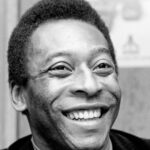 Pelé Instagram - Nunca perca a alegria. Inspire-se diante dos desafios. Para fazer a sua semana começar melhor, contagie-se com essa seleção de fotos do Rei feliz. Continue sorrindo! . Never miss the joy. Be inspired by the challenges. To start your week even better, get inspired with this selection of photos of the happy King. Keep smiling!