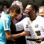 Pelé Instagram - Para sempre, Meninos da Vila! Parabéns, @neymarjr, por superar o Rei em gols pela Seleção Brasileira em jogos oficiais da FIFA. Com certeza Pelé está te aplaudindo hoje! . Meninos da Vila, forever! Congratulations, @neymarjr, for surpassing the King in goals for the Brazilian National Team in official FIFA matches. Surely Pelé is applauding you today!