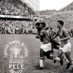 Pelé Instagram - "Por mais que vivamos, nunca esquecemos o tempo em que éramos jovens." Em 1958, um fenômeno brasileiro de 17 anos surpreendeu o mundo. Foi no Estádio Rasunda, na final contra a Suécia - país anfitrião - que Pelé marcou dois gols para ajudar o Brasil à vencer. Um herói havia surgido e uma lenda nascia. Este novo conjunto de shorts e moletom azul da @rootsoffight relembra a Copa do Mundo de 1958, quando o grande Pelé se anunciou ao mundo. Disponível agora - somente em Rootsoffight.com. #RootsofFight #KnowYourRoots . “However long we live, we never forget the time when we were young.” In 1958, a 17-year-old Brazilian phenom took the world by storm. It was at the Rasunda Stadium in the final against Sweden - the host country - that Pelé scored two goals to help Brasil to victory. A hero had emerged, and a legend was born. This new @rootsoffight royal blue shorts and hoody set throws back to the 1958 World Cup, when the great Pelé announced himself to the world. Available now - only at Rootsoffight.com. #RootsofFight #KnowYourRoots