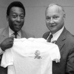 Pelé Instagram - Hoje é o Dia Mundial do Meio Ambiente. Falando nisso, você sabia que Pelé foi embaixador da Boa Vontade da ONU para o Meio Ambiente na Eco 92? Eis algumas fotos da época para lembrarmos do Rei lutando por essa causa fundamental. A Pelé Foundation envia sua mensagem de paz. Assim como Pelé, acreditamos que podemos construir um mundo sustentável em respeito às futuras gerações. . Today is World Environment Day. Speaking of which, did you know that Pelé was a UN Goodwill Ambassador for the Environment at the Earth Summit in 1992? Here are some photos from that time to remember the King fighting for this fundamental cause. The Pelé Foundation sends its message of peace. Just like Pelé, we believe that we can build a sustainable world with respect for future generations.