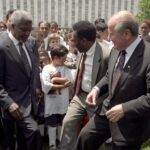 Pelé Instagram - Hoje é o Dia Mundial do Meio Ambiente. Falando nisso, você sabia que Pelé foi embaixador da Boa Vontade da ONU para o Meio Ambiente na Eco 92? Eis algumas fotos da época para lembrarmos do Rei lutando por essa causa fundamental. A Pelé Foundation envia sua mensagem de paz. Assim como Pelé, acreditamos que podemos construir um mundo sustentável em respeito às futuras gerações. . Today is World Environment Day. Speaking of which, did you know that Pelé was a UN Goodwill Ambassador for the Environment at the Earth Summit in 1992? Here are some photos from that time to remember the King fighting for this fundamental cause. The Pelé Foundation sends its message of peace. Just like Pelé, we believe that we can build a sustainable world with respect for future generations.