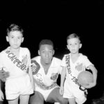 Pelé Instagram - Hoje é o dia de aniversário do clube que abrigou o Rei Pelé desde pequeno, até se transformar no maior de todos. Por isso, trouxemos algumas imagens do acervo pessoal, que mostram ele desde menino vestindo a camisa que mais amava vestir no mundo inteiro. Feliz aniversário, @santosfc! . Today is the birthday of the club that welcomed Pelé since he was little, until he became the biggest of all. For this reason, we have a few images from his personal file to share, that show him, since he was a boy, wearing his favorite shirt in the whole world! Happy birthday, @santosfc!