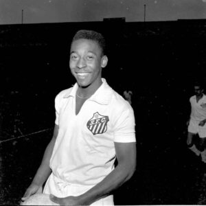 Pelé Instagram - Hoje é o dia de aniversário do clube que abrigou o Rei Pelé desde pequeno, até se transformar no maior de todos. Por isso, trouxemos algumas imagens do acervo pessoal, que mostram ele desde menino vestindo a camisa que mais amava vestir no mundo inteiro. Feliz aniversário, @santosfc!
.
Today is the birthday of the club that welcomed Pelé since he was little, until he became the biggest of all. For this reason, we have a few images from his personal file to share, that show him, since he was a boy, wearing his favorite shirt in the whole world! Happy birthday, @santosfc!