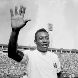 Pelé Instagram - Hoje é o dia de aniversário do clube que abrigou o Rei Pelé desde pequeno, até se transformar no maior de todos. Por isso, trouxemos algumas imagens do acervo pessoal, que mostram ele desde menino vestindo a camisa que mais amava vestir no mundo inteiro. Feliz aniversário, @santosfc!
.
Today is the birthday of the club that welcomed Pelé since he was little, until he became the biggest of all. For this reason, we have a few images from his personal file to share, that show him, since he was a boy, wearing his favorite shirt in the whole world! Happy birthday, @santosfc!