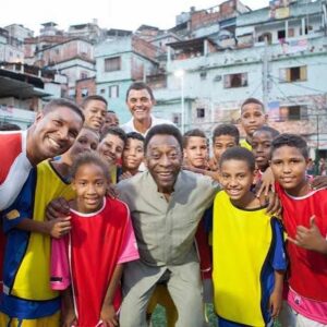 Pelé Instagram - Depois de se aposentar do futebol em 1977, Pelé concentrou em usar sua fama para trabalhar por causas que ele acreditava, tentando criar impactos positivos na luta pelo direito das crianças, pela educação e pelo combate à fome. 

Em 1994, Pelé foi indicado como Embaixador da Boa Vontade da UNESCO, um título que reconhece pessoas que dedicam incríveis esforços para contribuir para a paz mundial e segurança, promovendo colaboração entre os povos. 

Por todo seu trabalho humanitário em todo o mundo, a UNESCO premiou Pelé com o Children in Need Award, em 2012. No mesmo ano, ele foi homenageado com o título de Doutorado Honorário da Universidade de Edimburgo, em reconhecimento aos seus feitos em vida. 

Em respeito a sua vontade, este trabalho irá continuar através da Pelé Foundation, que vai manter este legado ativo através de suas ações solidárias.
.
After retiring from football in 1977, Pelé concentrated on using his fame to work for causes he 
believed in, ranging from world peace to international children’s rights and poverty alleviation.

In 1994 Pelé was appointed a UNESCO Goodwill Ambassador, a role that recognizes people that wield incredible influence to contribute to world peace and security by promoting international collaboration.

For all his humanitarian work around the world, UNESCO awarded Pelé with the ‘Children in Need’ Award in 2012.

The same year, he was awarded an Honorary Doctorate Degree from the University of Edinburgh in recognition of his lifetime achievements.

In respect of his will in life, this work will continue through the Pelé Foundation, which will keep this legacy active through its solidarity actions.