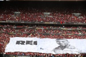 Pelé Instagram - Hoje, lembramos a homenagem prestada pela CBF ao Rei antes do pontapé inicial da Supercopa do Brasil. Palmeiras e Flamengo também prestaram uma homenagem à sua maneira, protagonizando um verdadeiro espetáculo do futebol. Nós, da Fundação Pelé, queremos agradecer à CBF, ao presidente Ednaldo Rodrigues, e aos dois clubes pelo carinho e pela homenagem, além de todos os fãs que mantém sua memória viva a cada ida ao estádio.

Momentos como esse nos mostram que o legado do Rei será eternamente lembrado e celebrado, principalmente quando podemos ver suas filhas, Flávia e Kely, carregando parte dele. 
.
Today, we remember the tribute paid by CBF to O Rei before the Supercopa do Brasil kickoff. Palmeiras and Flamengo also paid tribute in their own way, performing in a truly amazing soccer match. We, at the Pelé Foundation, would like to thank CBF, to president Ednaldo Rodrigues, and the two clubs for their affection and tribute, and all of his fans, who keep his memory alive everytime they go to a stadium. 

Moments like this show us that Pelé's legacy will be forever remembered and celebrated, especially when we can see his daughters, Flávia and Kely, carrying part of it.