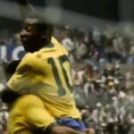 Pelé Instagram - Falando em preservar o legado e em inspirar as próximas gerações, eu tenho muito orgulho de receber este vídeo e compartilhar com vocês. A @opus_world fez um trabalho incrível ao documentar a minha carreira nesta obra. Hoje tem jogo da Inglaterra, e não poderia deixar de agradecer aos meus amigos ingleses por este presente. E também pelas gentis palavras do Sir Geoffrey Hurst, no prefácio. Muito obrigado, meus amigos! Este vídeo me deixou muito feliz e me fez lembrar de muitos momentos inesquecíveis. O livro está me esperando em casa. Quando eu voltar, terei uma excelente leitura para fazer. Caso você queira o seu, acesse www.thisisopus.com/pele. . Speaking of preserving the legacy and inspiring generations to come, I am very proud to receive this video and share it with you. @opus_world did an amazing job documenting my career on this work. Today there’s an England game, and I couldn’t forget to thank my English friends for this gift. And also for the kind words of Sir Geoffrey Hurst in the preface. Thank you very much my friends! This video made me very happy and reminded me of many unforgettable moments. The Opus book is waiting for me at home. When I get back, I’ll have some great reading to do. If you want yours, go to www.thisisopus.com/pele.