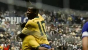 Pelé Instagram - Falando em preservar o legado e em inspirar as próximas gerações, eu tenho muito orgulho de receber este vídeo e compartilhar com vocês. A @opus_world fez um trabalho incrível ao documentar a minha carreira nesta obra. Hoje tem jogo da Inglaterra, e não poderia deixar de agradecer aos meus amigos ingleses por este presente. E também pelas gentis palavras do Sir Geoffrey Hurst, no prefácio. Muito obrigado, meus amigos! 

Este vídeo me deixou muito feliz e me fez lembrar de muitos momentos inesquecíveis. O livro está me esperando em casa. Quando eu voltar, terei uma excelente leitura para fazer. Caso você queira o seu, acesse www.thisisopus.com/pele.
.
Speaking of preserving the legacy and inspiring generations to come, I am very proud to receive this video and share it with you. @opus_world did an amazing job documenting my career on this work. Today there’s an England game, and I couldn’t forget to thank my English friends for this gift. And also for the kind words of Sir Geoffrey Hurst in the preface. Thank you very much my friends!

This video made me very happy and reminded me of many unforgettable moments. The Opus book is waiting for me at home. When I get back, I’ll have some great reading to do. If you want yours, go to www.thisisopus.com/pele.