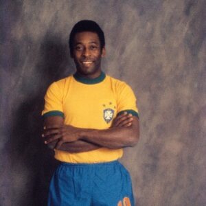 Pelé Instagram - Na última vez que eu usei a camisa da seleção brasileira nós inauguramos as três estrelas sobre o escudo, agora já temos cinco. Mal posso esperar para ver essa camisa com seis estrelas. 
.
The last time I wore the shirt of the Brazilian team we inaugurated the three stars above the crest, now we have five. I can't wait to add the 6th star.