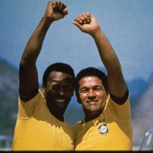 Pelé Instagram - Meu grande amigo. Uma verdadeira lenda. Garrincha estaria de aniversário hoje. Compartilho essas fotos com vocês, com o coração cheio de carinho, lembrando dos momentos que vivemos juntos.
.

My good friend. A true legend. Garrincha would be celebrating his birthday today. I share these photos with you, with a heart full of affection, remembering the moments we lived together.