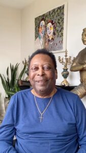 Pelé Instagram - No meu aniversário, eu apenas quero expressar a minha gratidão. A vida é muito boa. Completar 82 anos junto a vocês, com saúde, é o melhor presente. Obrigado por tudo o que tenho recebido. . On my birthday, I just want to express my gratitude. Life is good. Turning 82 with my family, in good health, is the best gift. Thank you for everything I have received.