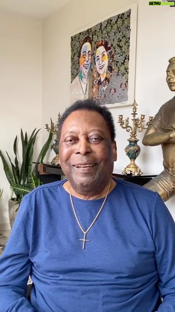 Pelé Instagram - No meu aniversário, eu apenas quero expressar a minha gratidão. A vida é muito boa. Completar 82 anos junto a vocês, com saúde, é o melhor presente. Obrigado por tudo o que tenho recebido. . On my birthday, I just want to express my gratitude. Life is good. Turning 82 with my family, in good health, is the best gift. Thank you for everything I have received.