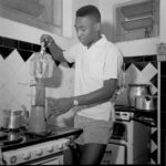 Pelé Instagram - Para nós, brasileiros, o café é uma bebida quase sagrada. Alguém aceita um cafézinho? . For us Brazilians, coffee is an almost sacred drink. Does anyone want some cafézinho?