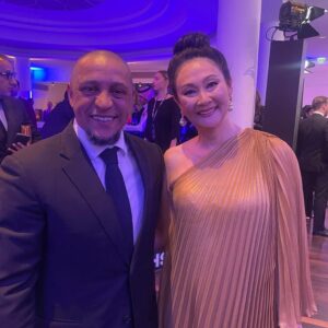 Pelé Instagram - Hoje compartilhamos algumas fotos de bastidores de uma memória recente, mas inesquecível. O dia em que a @fifa fez uma homenagem linda ao Rei. Deixamos aqui algumas fotos da Márcia Aoki, viúva de Pelé, recebendo o carinho de todos. #tbt 
.

Today we share some behind-the-scenes photos of a recent but unforgettable memory. The day @fifaworldcup made a beautiful tribute to the King. Here are some photos of Márcia Aoki, Pelé's widow, receiving everyone's affection. #tbt

Thank you, @ronaldo, @k.mbappe, @seujorge, @gianni_infantino, @oficialrc3 and and to everyone who made this tribute so beautiful.