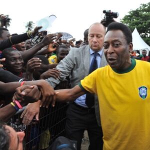 Pelé Instagram - Hoje completam-se três meses que Edson se despediu de nós. Preferimos lembrar dele fazendo o que mais amava: solidariedade. Aqui vão algumas fotos do Rei Pelé construindo a fundação que hoje continua seus trabalhos, em respeito ao seu legado. 
.
Today marks three months since Edson said goodbye to us. We prefer to remember him doing what he loved most: solidarity. Here are some photos of King Pelé building the foundation that today continues its work in respect of his legacy.