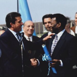 Pelé Instagram - Depois de se aposentar do futebol em 1977, Pelé concentrou em usar sua fama para trabalhar por causas que ele acreditava, tentando criar impactos positivos na luta pelo direito das crianças, pela educação e pelo combate à fome. 

Em 1994, Pelé foi indicado como Embaixador da Boa Vontade da UNESCO, um título que reconhece pessoas que dedicam incríveis esforços para contribuir para a paz mundial e segurança, promovendo colaboração entre os povos. 

Por todo seu trabalho humanitário em todo o mundo, a UNESCO premiou Pelé com o Children in Need Award, em 2012. No mesmo ano, ele foi homenageado com o título de Doutorado Honorário da Universidade de Edimburgo, em reconhecimento aos seus feitos em vida. 

Em respeito a sua vontade, este trabalho irá continuar através da Pelé Foundation, que vai manter este legado ativo através de suas ações solidárias.
.
After retiring from football in 1977, Pelé concentrated on using his fame to work for causes he 
believed in, ranging from world peace to international children’s rights and poverty alleviation.

In 1994 Pelé was appointed a UNESCO Goodwill Ambassador, a role that recognizes people that wield incredible influence to contribute to world peace and security by promoting international collaboration.

For all his humanitarian work around the world, UNESCO awarded Pelé with the ‘Children in Need’ Award in 2012.

The same year, he was awarded an Honorary Doctorate Degree from the University of Edinburgh in recognition of his lifetime achievements.

In respect of his will in life, this work will continue through the Pelé Foundation, which will keep this legacy active through its solidarity actions.