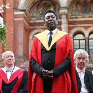 Pelé Instagram - Depois de se aposentar do futebol em 1977, Pelé concentrou em usar sua fama para trabalhar por causas que ele acreditava, tentando criar impactos positivos na luta pelo direito das crianças, pela educação e pelo combate à fome. 

Em 1994, Pelé foi indicado como Embaixador da Boa Vontade da UNESCO, um título que reconhece pessoas que dedicam incríveis esforços para contribuir para a paz mundial e segurança, promovendo colaboração entre os povos. 

Por todo seu trabalho humanitário em todo o mundo, a UNESCO premiou Pelé com o Children in Need Award, em 2012. No mesmo ano, ele foi homenageado com o título de Doutorado Honorário da Universidade de Edimburgo, em reconhecimento aos seus feitos em vida. 

Em respeito a sua vontade, este trabalho irá continuar através da Pelé Foundation, que vai manter este legado ativo através de suas ações solidárias.
.
After retiring from football in 1977, Pelé concentrated on using his fame to work for causes he 
believed in, ranging from world peace to international children’s rights and poverty alleviation.

In 1994 Pelé was appointed a UNESCO Goodwill Ambassador, a role that recognizes people that wield incredible influence to contribute to world peace and security by promoting international collaboration.

For all his humanitarian work around the world, UNESCO awarded Pelé with the ‘Children in Need’ Award in 2012.

The same year, he was awarded an Honorary Doctorate Degree from the University of Edinburgh in recognition of his lifetime achievements.

In respect of his will in life, this work will continue through the Pelé Foundation, which will keep this legacy active through its solidarity actions.