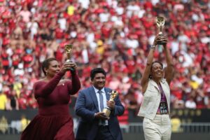 Pelé Instagram - Hoje, lembramos a homenagem prestada pela CBF ao Rei antes do pontapé inicial da Supercopa do Brasil. Palmeiras e Flamengo também prestaram uma homenagem à sua maneira, protagonizando um verdadeiro espetáculo do futebol. Nós, da Fundação Pelé, queremos agradecer à CBF, ao presidente Ednaldo Rodrigues, e aos dois clubes pelo carinho e pela homenagem, além de todos os fãs que mantém sua memória viva a cada ida ao estádio.

Momentos como esse nos mostram que o legado do Rei será eternamente lembrado e celebrado, principalmente quando podemos ver suas filhas, Flávia e Kely, carregando parte dele. 
.
Today, we remember the tribute paid by CBF to O Rei before the Supercopa do Brasil kickoff. Palmeiras and Flamengo also paid tribute in their own way, performing in a truly amazing soccer match. We, at the Pelé Foundation, would like to thank CBF, to president Ednaldo Rodrigues, and the two clubs for their affection and tribute, and all of his fans, who keep his memory alive everytime they go to a stadium. 

Moments like this show us that Pelé's legacy will be forever remembered and celebrated, especially when we can see his daughters, Flávia and Kely, carrying part of it.